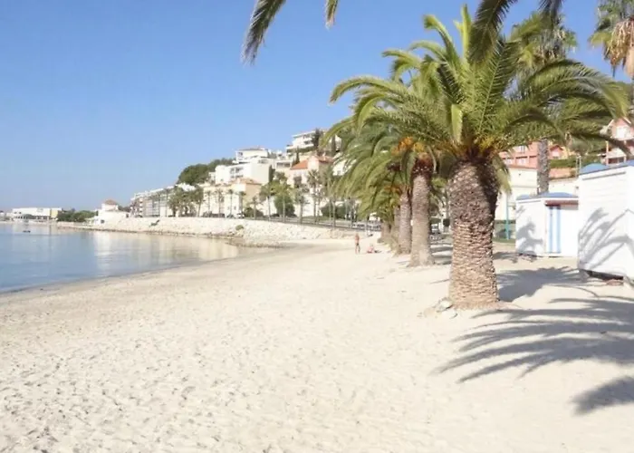 L Annexe 50M De La Plage