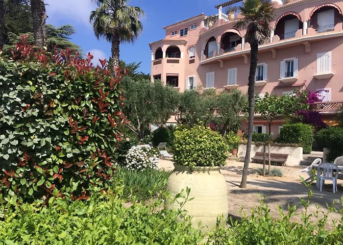 L Annexe 50M De La Plage